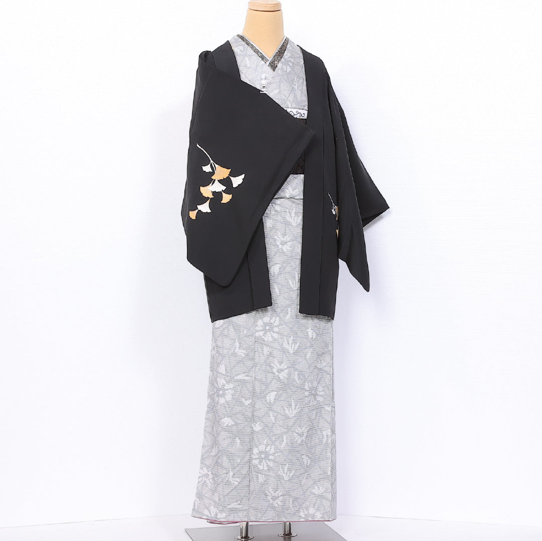 黒羽織 袷 身丈80cm 裄丈64cm 正絹 Cランク 一つ紋 (三つ橘) セミフォーマル Mサイズ 絵羽羽織 紐あり 銀杏 吉祥文様 黒系 LP 1233-10763