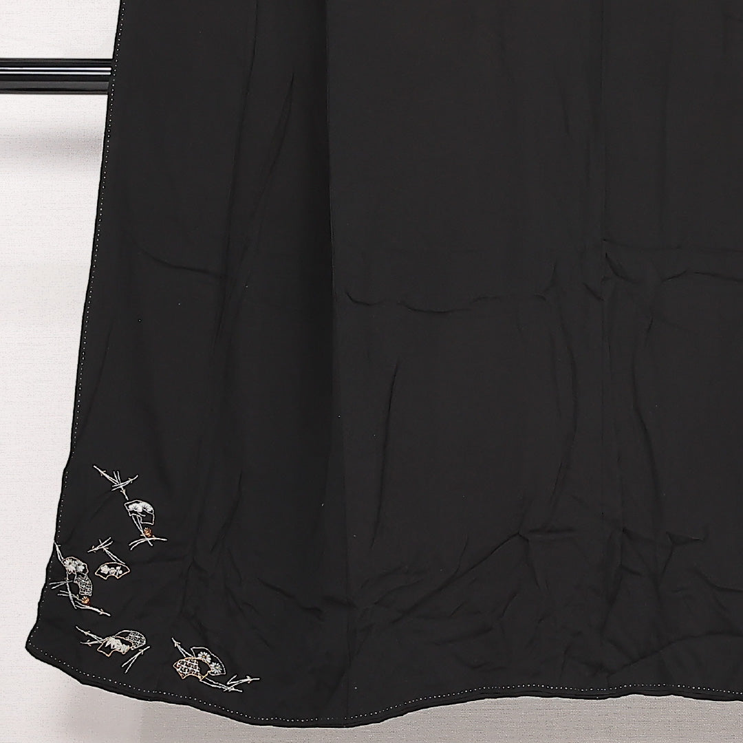アンティーク 黒留袖 五つ紋 身丈146cm 裄丈62.5cm Cランク 正絹 袷 広衿 XS 刺繍 菊 古典的 控え目 黒系 1211-F0588