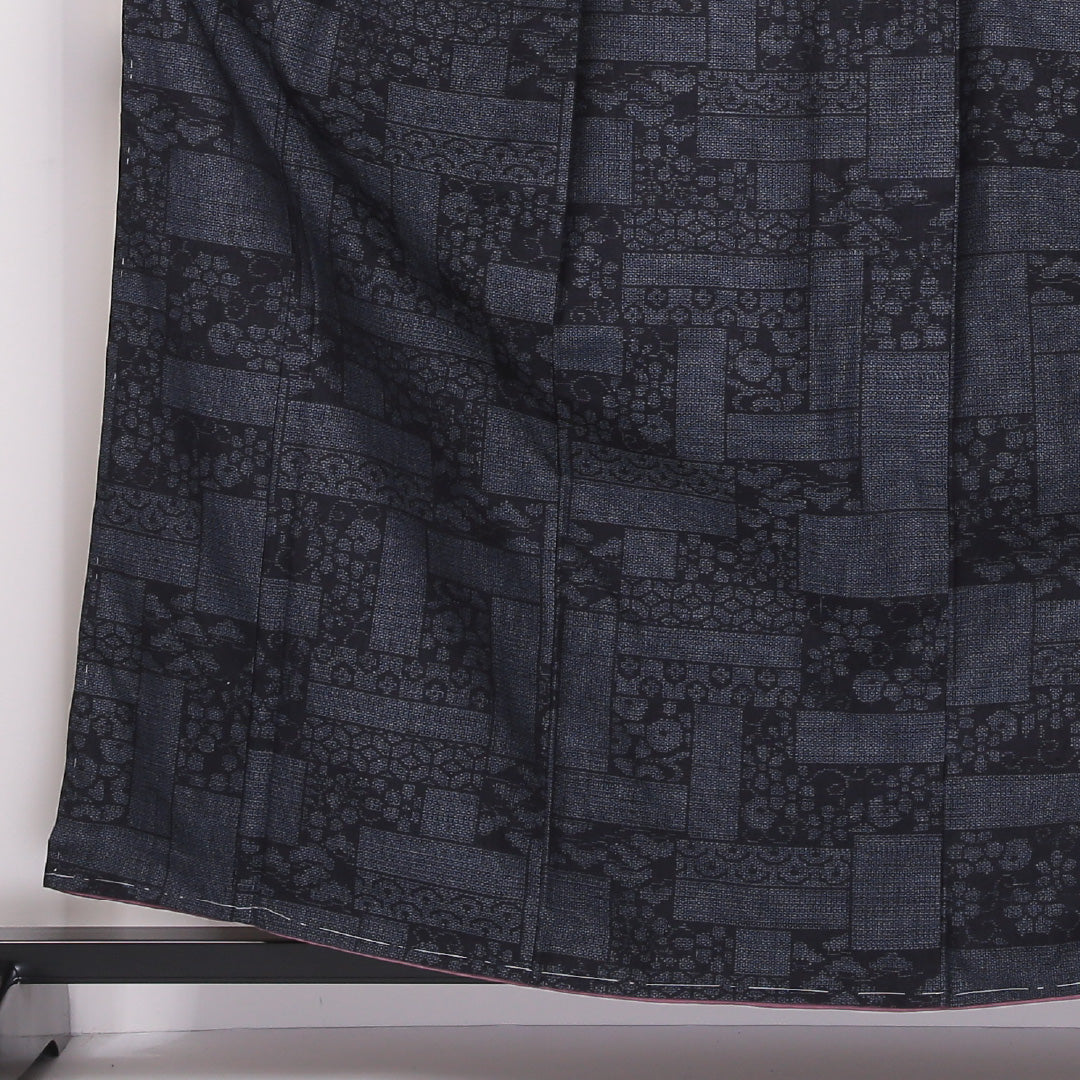 紬 袷 身丈160cm 裄丈62cm 正絹 Aランク Lサイズ バチ衿 カジュアル 十字亀甲 創作柄 紺系 1216-03563