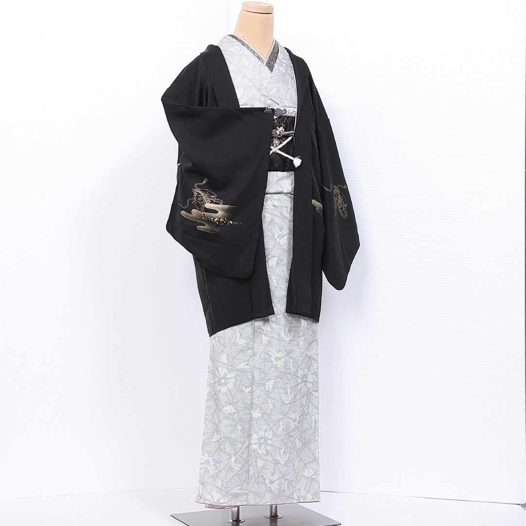 黒羽織 袷 身丈83cm 裄丈67cm 正絹 Sランク 一つ紋 (五三桐) セミフォーマル Mサイズ 刺繍 紐あり 鏡裏文 横笛 牡丹 紅葉 楓 黒系 RP 1233-11136