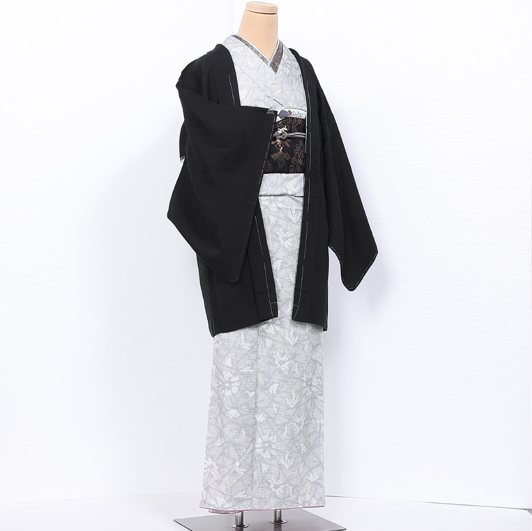 黒羽織 袷 身丈84cm 裄丈62cm 正絹 Sランク 一つ紋 (丸に隅立て一つ目) 紋意匠 (植物柄) セミフォーマル Sサイズ 創作柄 黒系 RP 1233-11131