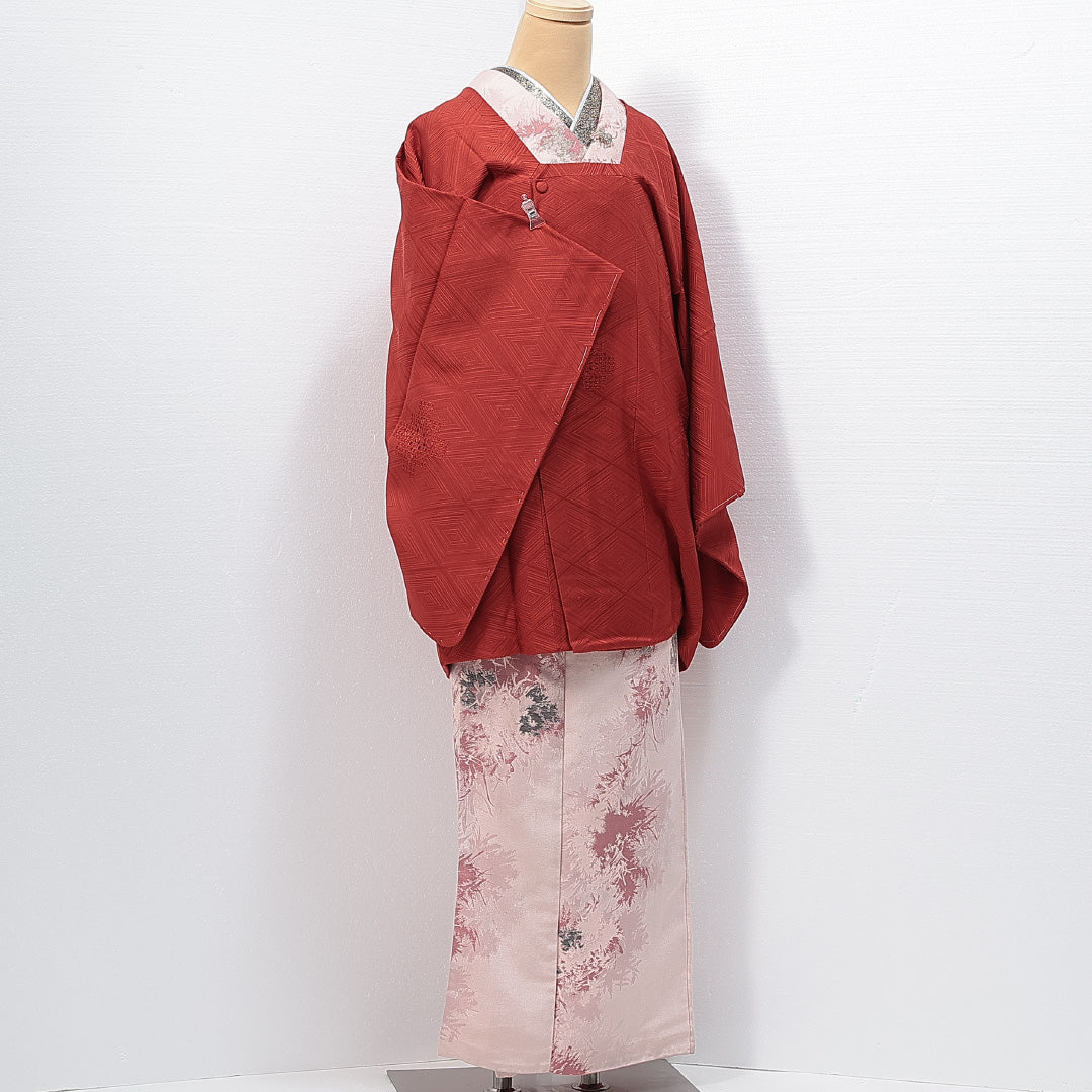 未使用品 道行コート 袷 身丈84cm 裄丈62cm 正絹 Nランク カジュアル Sサイズ 織り出し 汕頭刺繍 ポケットあり しつけ糸 幾何学柄 赤系 RP 1237-14715