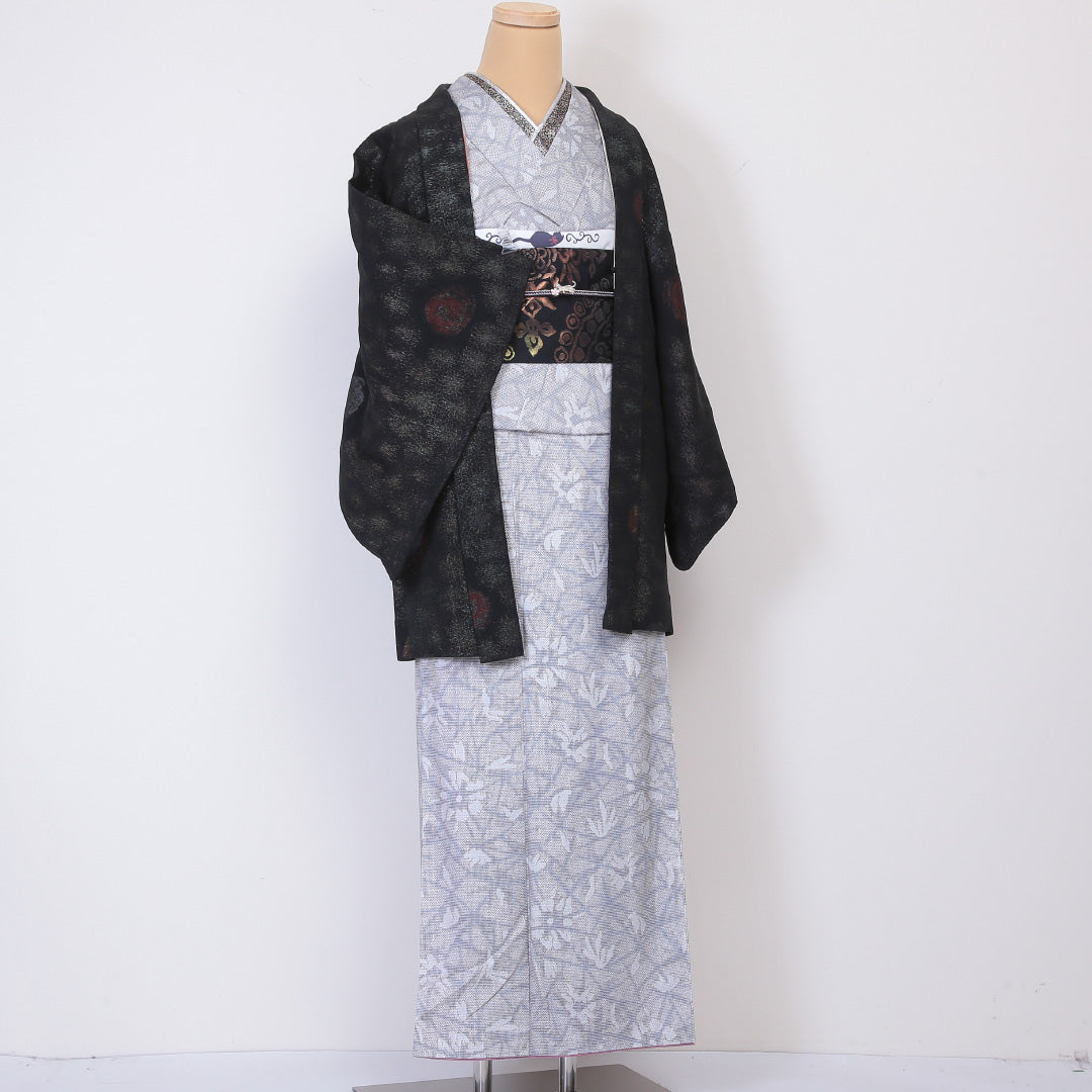 アンティーク 黒羽織 袷 身丈80cm 裄丈63cm 正絹 Aランク 一つ紋 (丸に変わり梅鉢) Sサイズ 漆糸 創作柄 黒系 RP 1233-06027