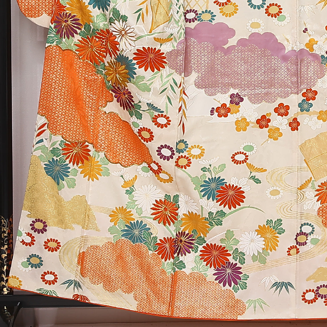振袖 身丈159cm 裄丈64.5cm Bランク 袷 正絹 L 広衿 刺繍 金駒刺繍 御所解 吉祥文様 古典柄 菊 桜 梅 花柄 金襴 クリーム系 1213-F0436