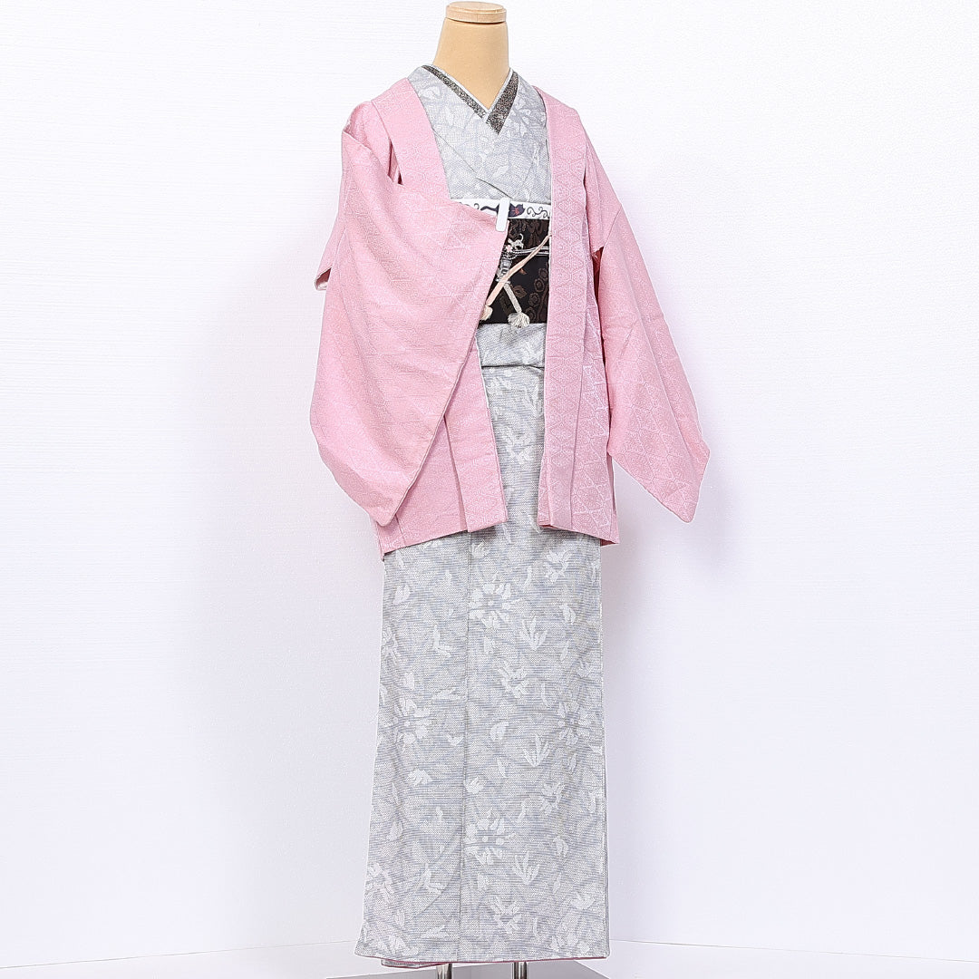羽織 袷 身丈75cm 裄丈64cm 正絹 Sランク 紋意匠 (花菱と蜀江) カジュアル Mサイズ 織り出し 紐あり ピンク系 RP 1232-11089