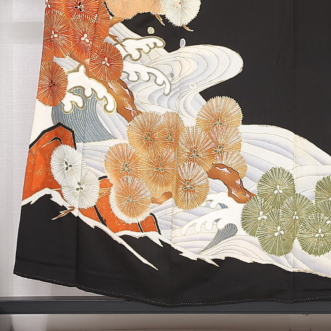 黒留袖 五つ紋 五三桐 身丈154cm 裄丈62cm Aランク 正絹 袷 比翼 広衿 S 波頭 流水 松 フォーマル 古典的 華やか 黒系 1211-F0531