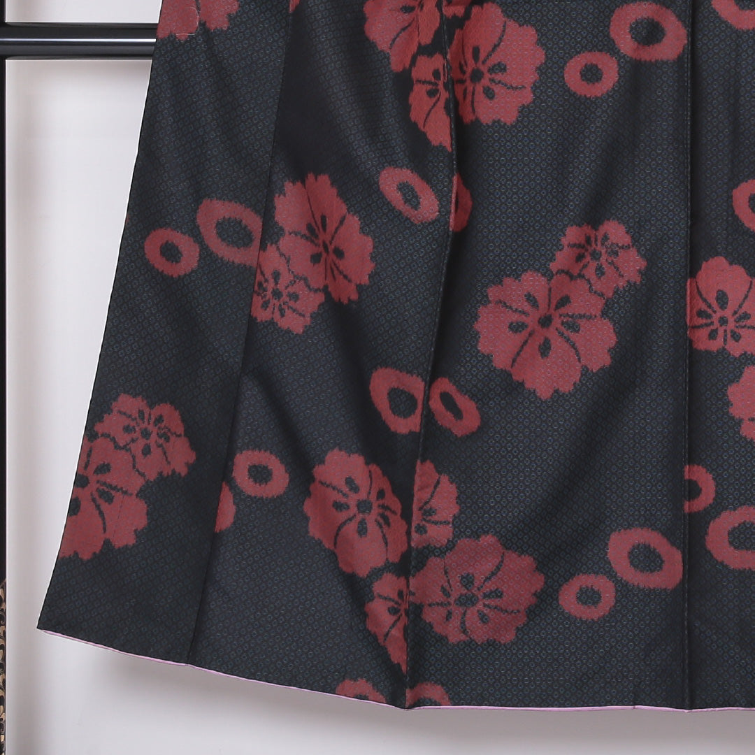 アンティーク 紬 袷 身丈148cm 裄丈63cm 正絹 Aランク XSサイズ 広衿 紋意匠 鹿の子 撫子 黒系 1216-03426