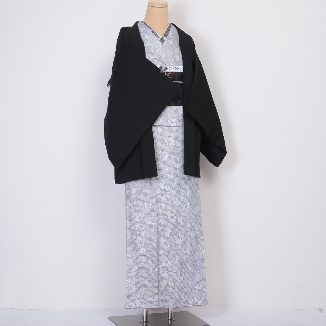黒羽織 身丈77cm 裄丈63cm S 正絹 絵羽羽織 漆糸 松 黒系 Aランク 1217-00583