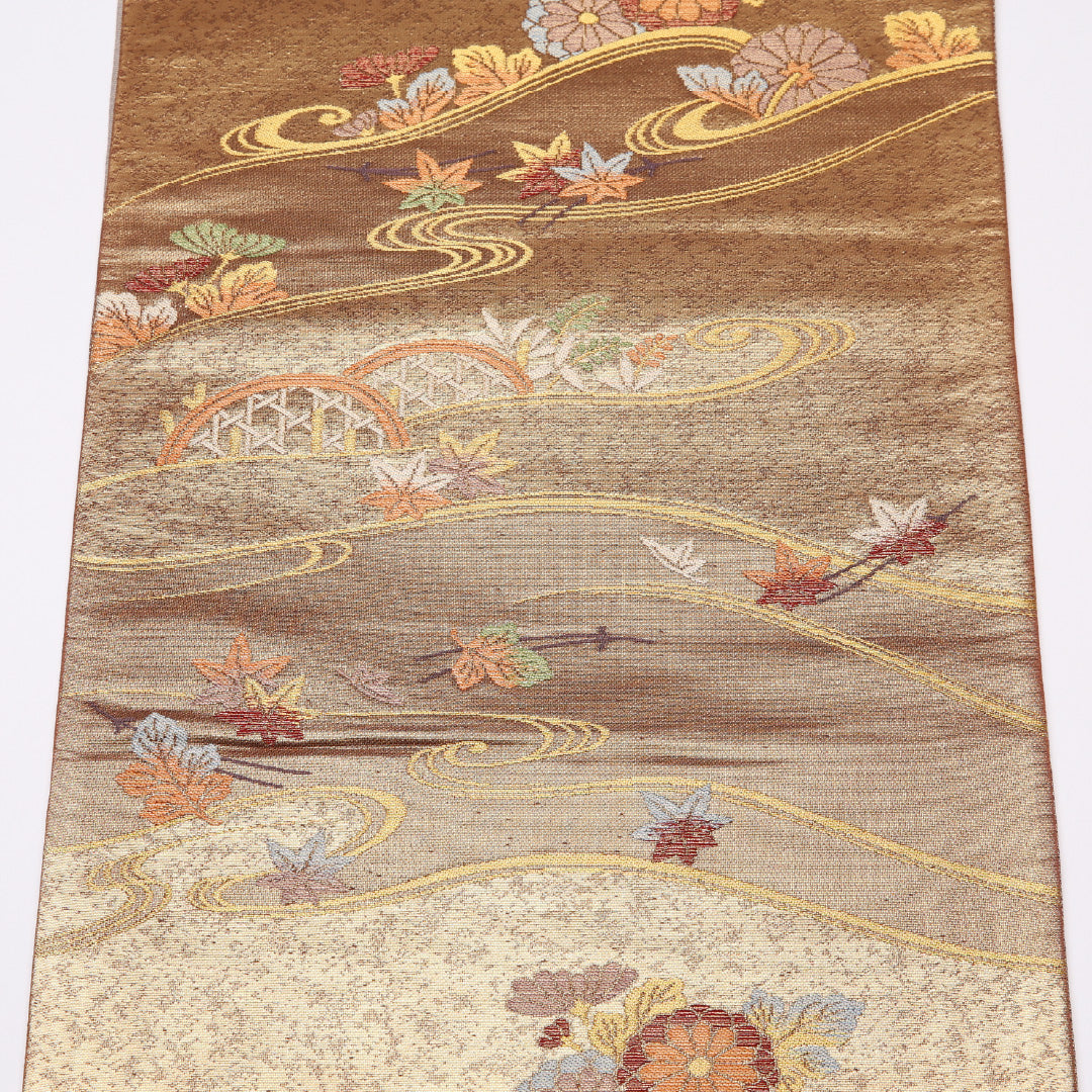 袋帯 帯丈432cm 六通 綴れ織 本金箔 引箔 流水 紅葉 菊 吉祥文様 フォーマル 金系 正絹 Sランク 1223-00988