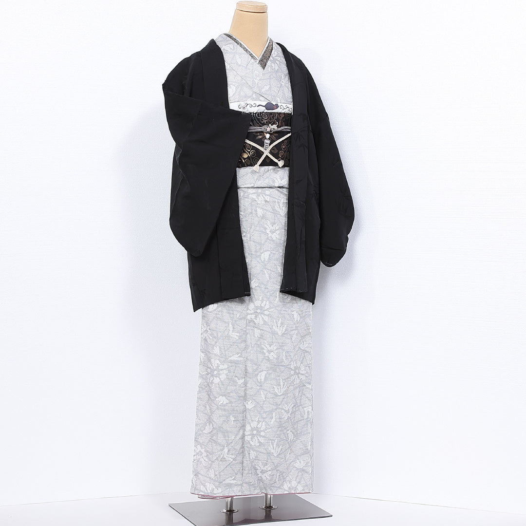 黒羽織 袷 身丈81cm 裄丈62cm 正絹 Sランク 一つ紋 (揚羽蝶) 紋意匠 (笹) セミフォーマル Sサイズ 紐あり 黒系 RP 1233-10281