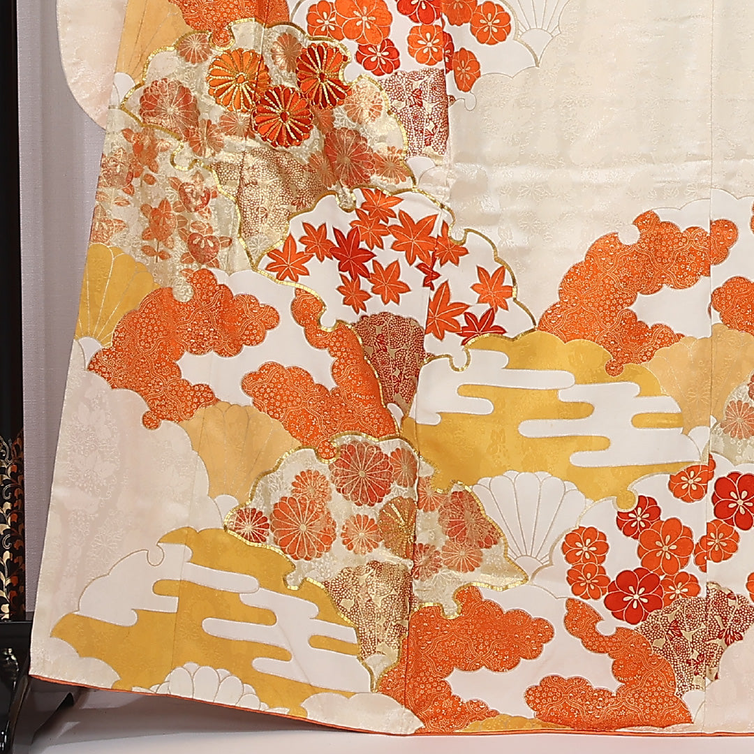 振袖 身丈165cm 裄丈64.5cm Bランク 袷 正絹 S 広衿 刺繍 金駒刺繍 エ霞 吉祥文様 古典柄 雪輪 菊 紅葉 楓 花柄 金襴 橘 クリーム系 1213-F0439