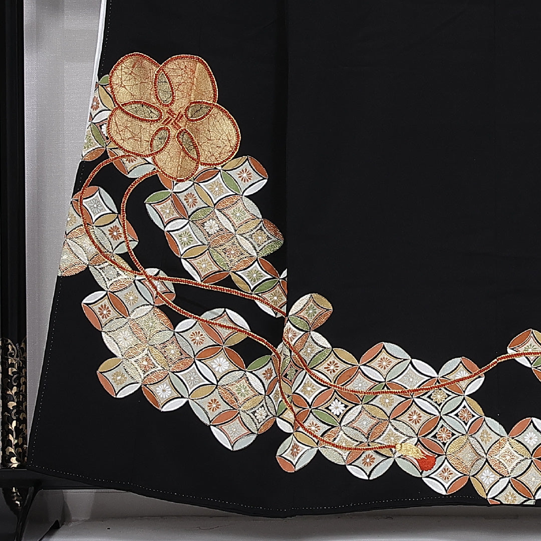 黒留袖 身丈158cm 裄丈66cm 袷 五つ紋 花菱 正絹 Bランク 広衿 七宝 金駒刺繍 1211-F0355