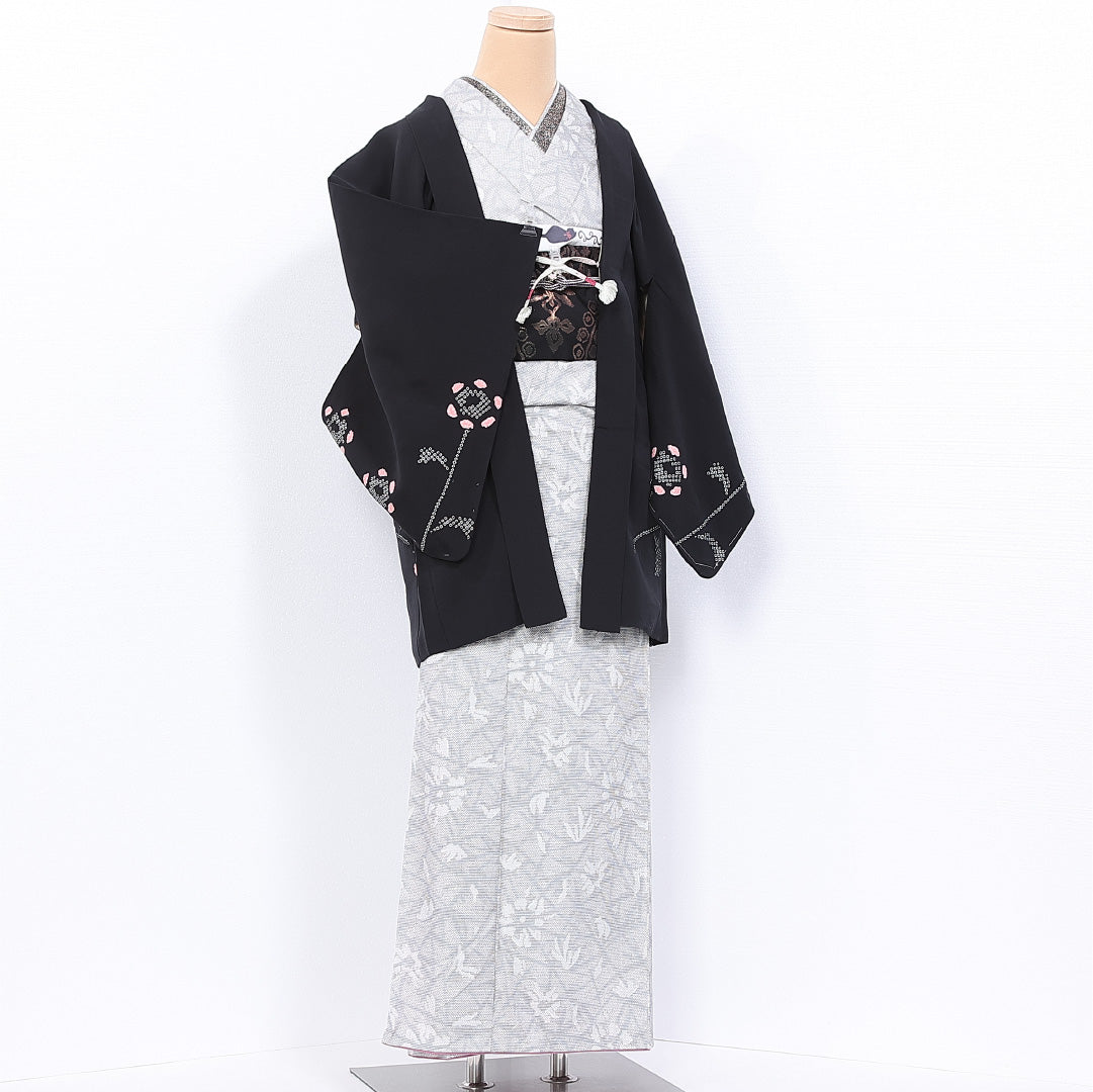 黒羽織 袷 身丈79cm 裄丈63cm 正絹 Sランク インフォーマル Sサイズ 絵羽羽織 紐あり 花柄 鹿の子柄 黒系 RP 1233-11155