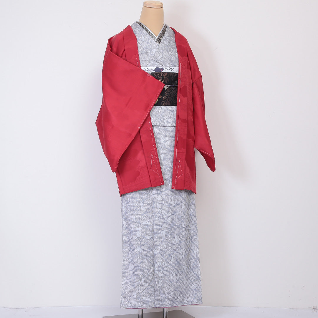 未使用品 洗える着物 羽織 袷 身丈82cm 裄丈64cm ポリエステル Sランク 紋意匠 (雲取に菊) カジュアル Mサイズ しつけ糸 赤系 RP 1232-06034