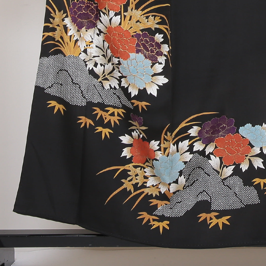 黒留袖 身丈157cm 裄丈64cm 袷 五つ紋 片喰 正絹 Sランク 広衿 牡丹 岩山 1211-F0155
