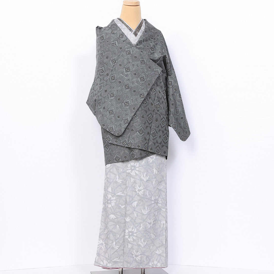 道中着 (大島紬) 袷 身丈81cm 裄丈63cm 正絹 Sランク セミフォーマル Sサイズ 亀甲 幾何学柄 グレー系 RP 1236-10769