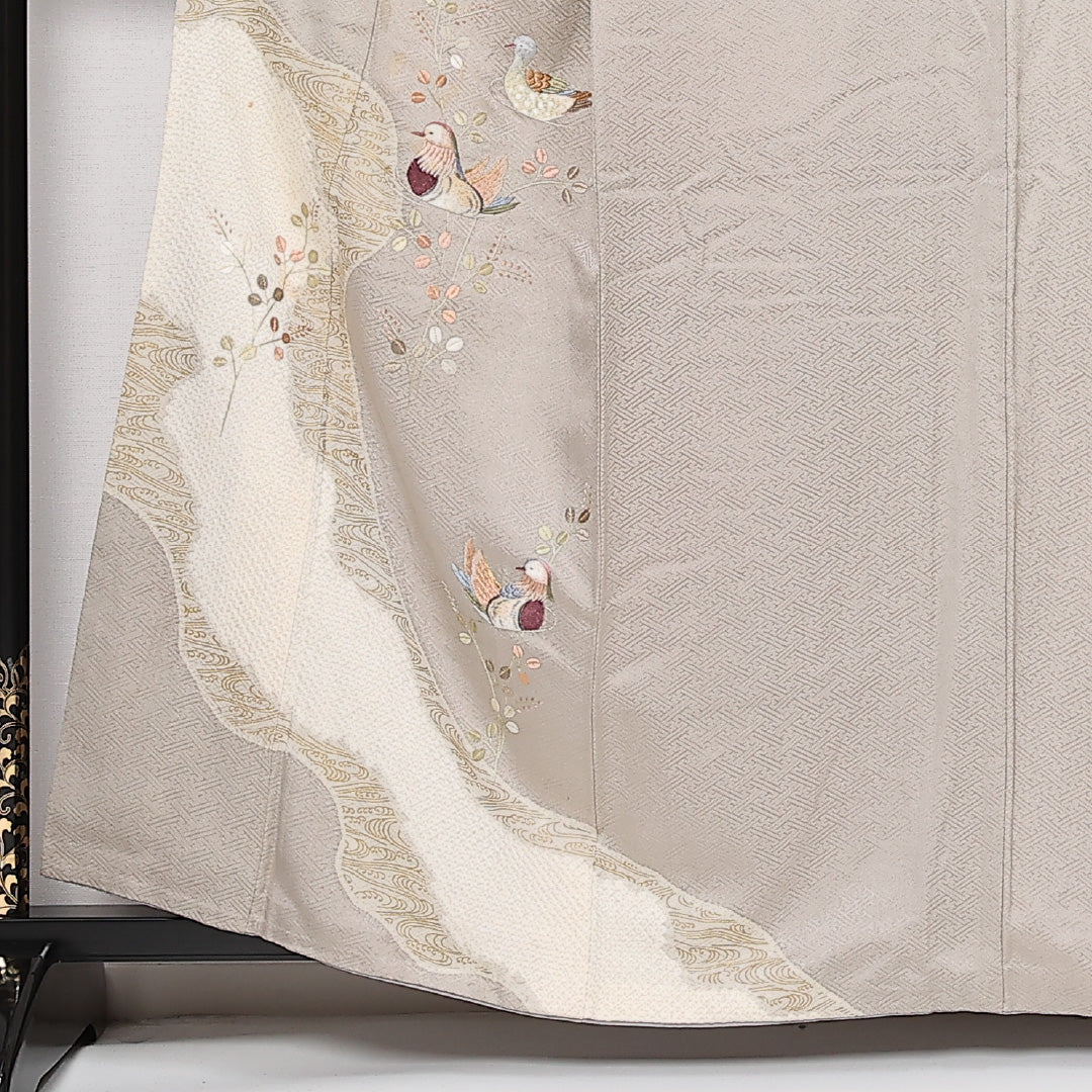 訪問着 袷 身丈149cm 裄丈62cm Cランク 正絹 広衿 XSサイズ 一つ紋(丸に木瓜) セミフォーマル 蘇州刺繍 銀駒刺繍 鴛鴦 上品 落ち着き ベージュ系 1212-13599