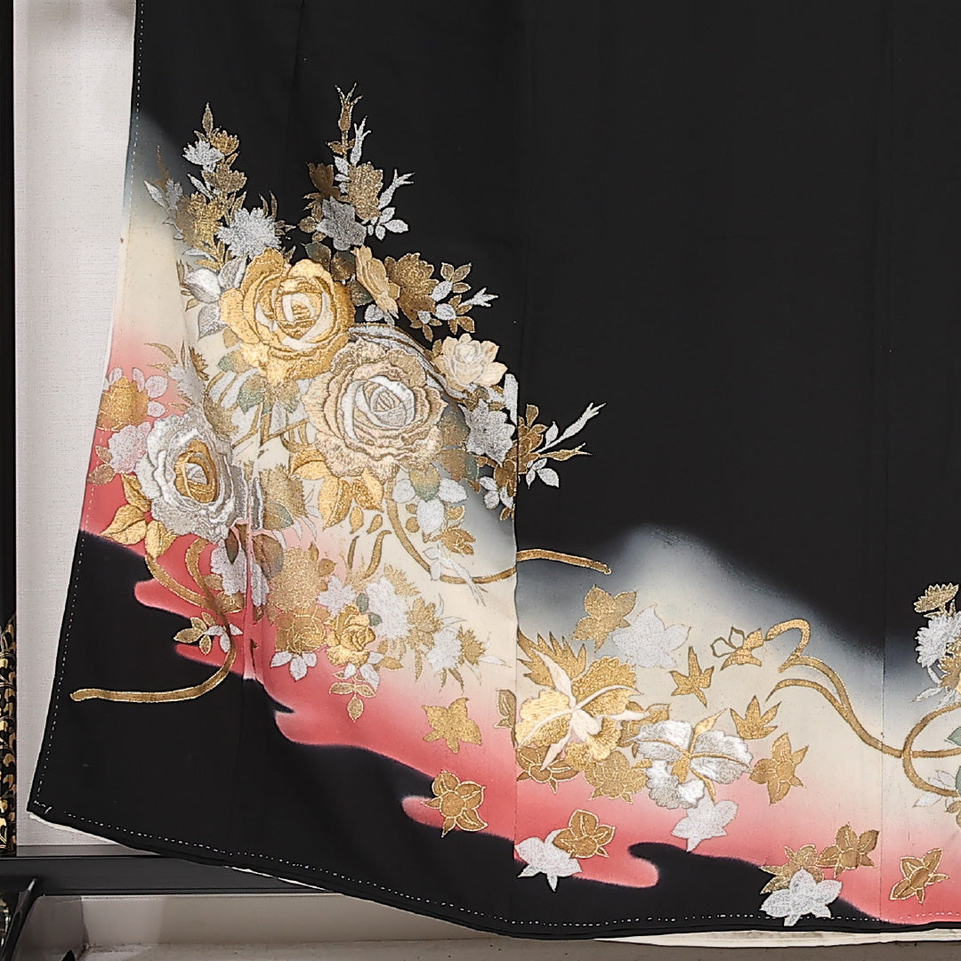 黒留袖 五つ紋 四ツ目菱 身丈158cm 裄丈64.5cm Aランク 正絹 袷 比翼 広衿 M 刺繍 金箔 薔薇 フォーマル 華やか 存在感 黒系 1211-F0577