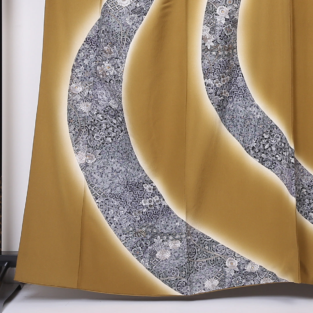 訪問着 袷 身丈163cm 裄丈65cm 正絹 賢三 Sランク Lサイズ 広衿 セミフォーマル 唐草華文 牡丹 蘇州刺繍 作家物 落款 茶系 黄系 1212-04473