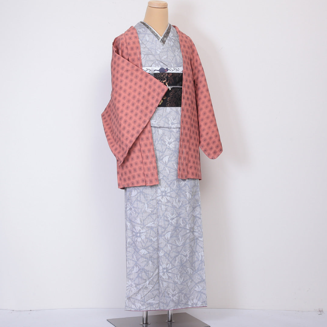 未使用品 羽織 身丈77cm 裄丈62.5cm S 正絹 レトロ 幾何学 しつけ糸 ちりめん ピンク系 Sランク 1217-00745