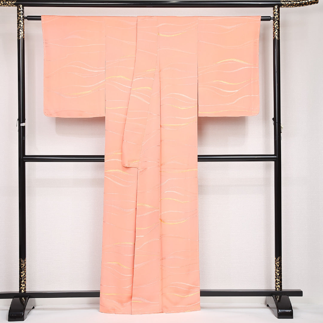 小紋 袷 身丈161cm 裄丈66cm 正絹 Sランク 一つ紋 (揚羽蝶) セミフォーマル Lサイズ よろけ縞 ピンク系 RP 1221-13205