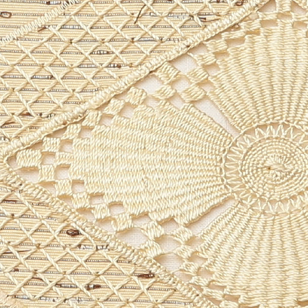 名古屋帯 紬地 ポイント柄 帯丈354cm カジュアル Aランク 正絹 汕頭刺繍 花菱 ひげ紬 クリーム系 1224-02153