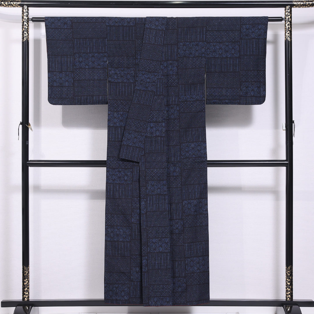 紬 袷 身丈152cm 裄丈62cm 正絹 Aランク カジュアル 広衿 Sサイズ 麻の葉 紺系 RP 1223-11828