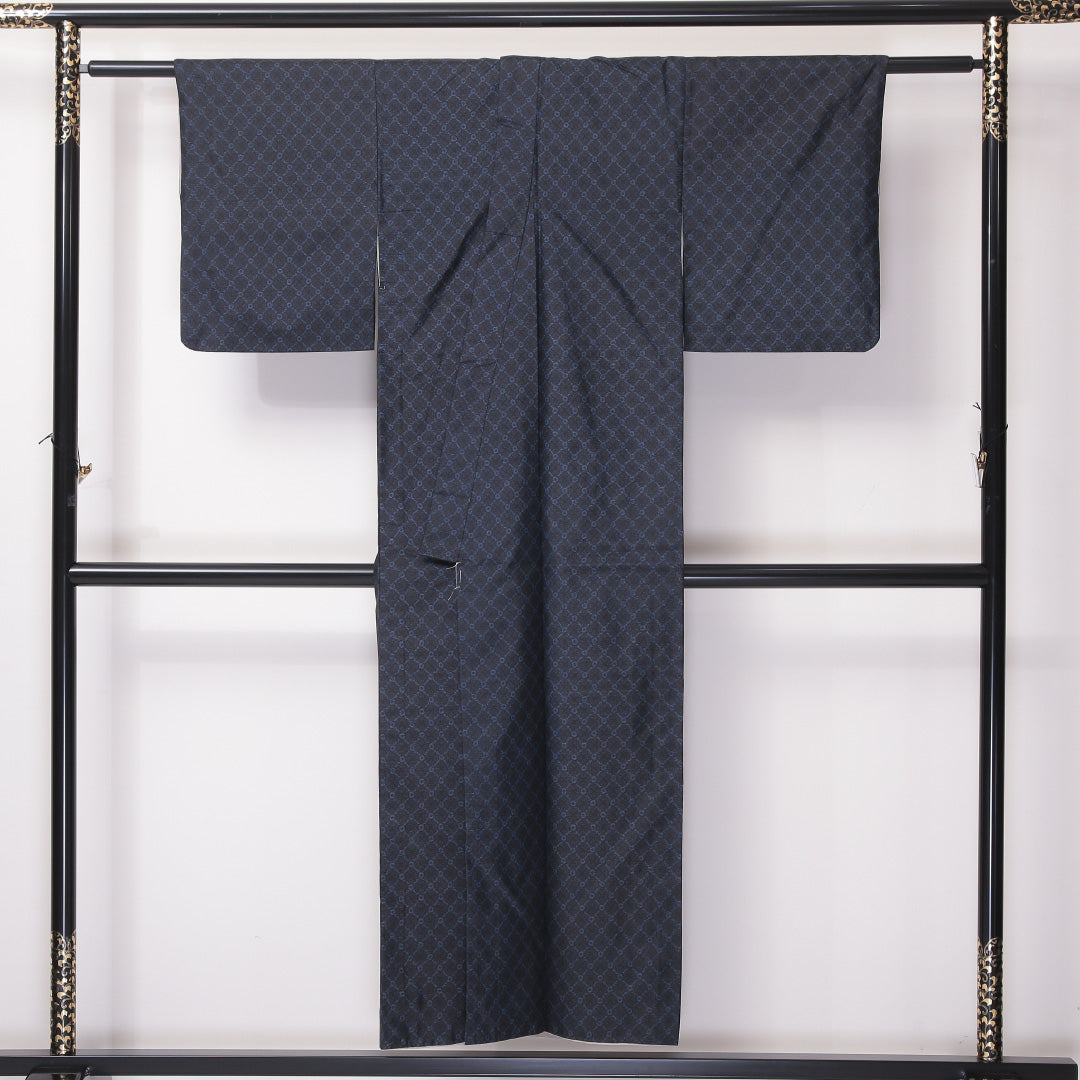 大島紬 袷 身丈149cm 裄丈60cm 正絹 Aランク インフォーマル 広衿 XSサイズ 菱 紺系 RP 1223-03583