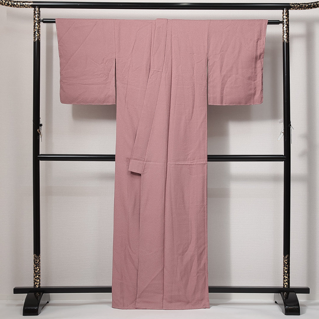 色無地 袷 身丈161cm 裄丈64cm 正絹 Sランク 一つ紋 (五三桐) セミフォーマル バチ衿 Lサイズ 無地 ピンク系 RP 1219-14941