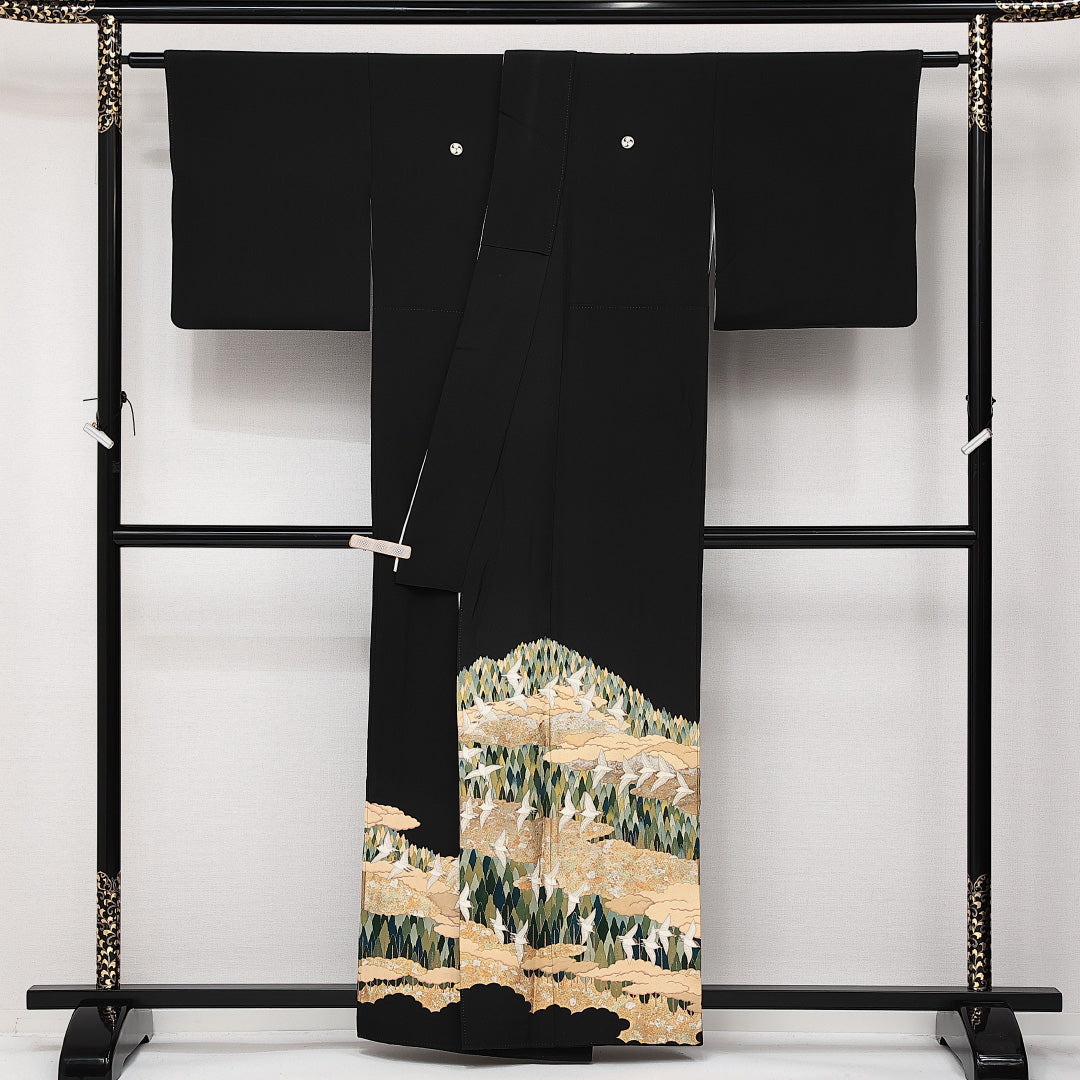 黒留袖 五つ紋 右三つ巴 身丈159cm 裄丈63.5cm Aランク 正絹 袷 比翼 広衿 M 作家物 落款 加賀友禅 鴛鴦 遠山 フォーマル 芸術的 華やか 黒系 1211-F0603