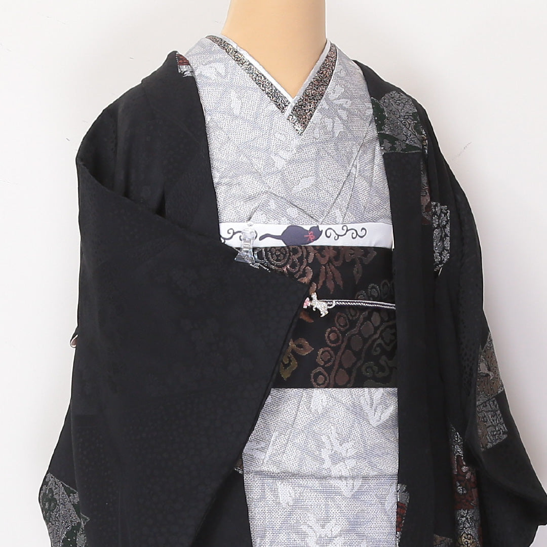 アンティーク 黒羽織 袷 身丈79cm 裄丈62cm 正絹 Aランク 一つ紋 (五三桐) Sサイズ 漆糸 孔雀 扇 黒系 RP 1233-06089
