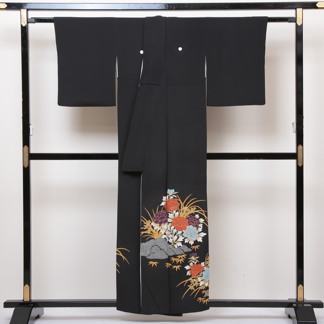 黒留袖 五つ紋 片喰 身丈157cm 裄丈64cm Sランク 正絹 袷 広衿 M 金駒刺繍 金箔 石庭 牡丹 笹 フォーマル 黒系 1211-F0155