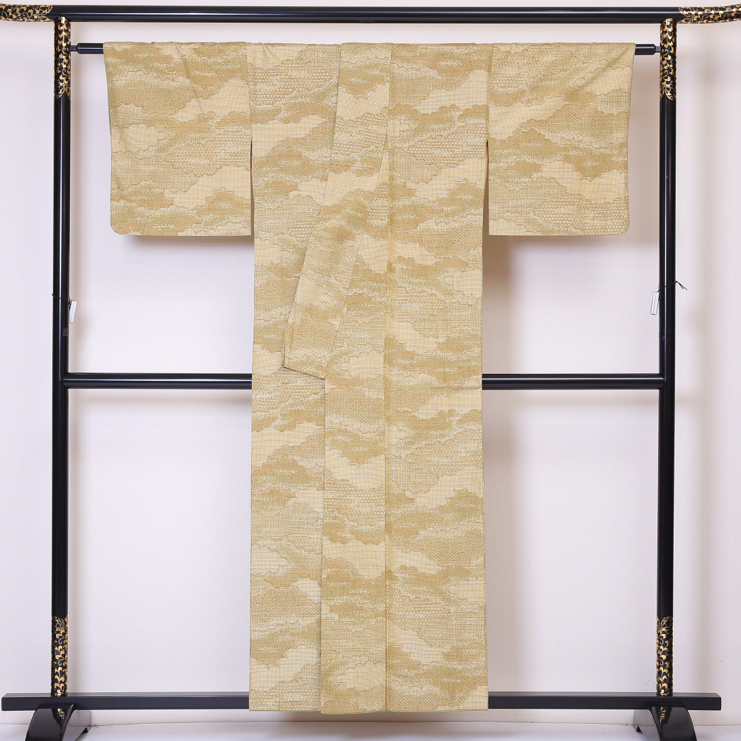 紬 袷 身丈154cm 裄丈65cm 正絹 Aランク Sサイズ 広衿 カジュアル 雲取り ベージュ系 1216-03275