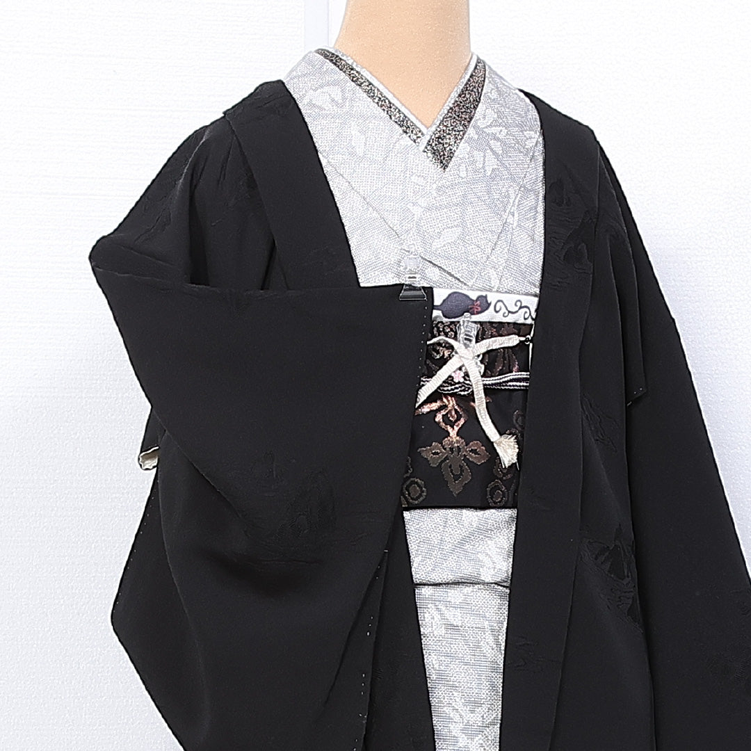 黒羽織 袷 身丈75cm 裄丈65cm 正絹 Sランク 一つ紋(下り藤) セミフォーマル Mサイズ 紋意匠 紐あり 石庭 上品 厳か 黒系 RP 1233-11118