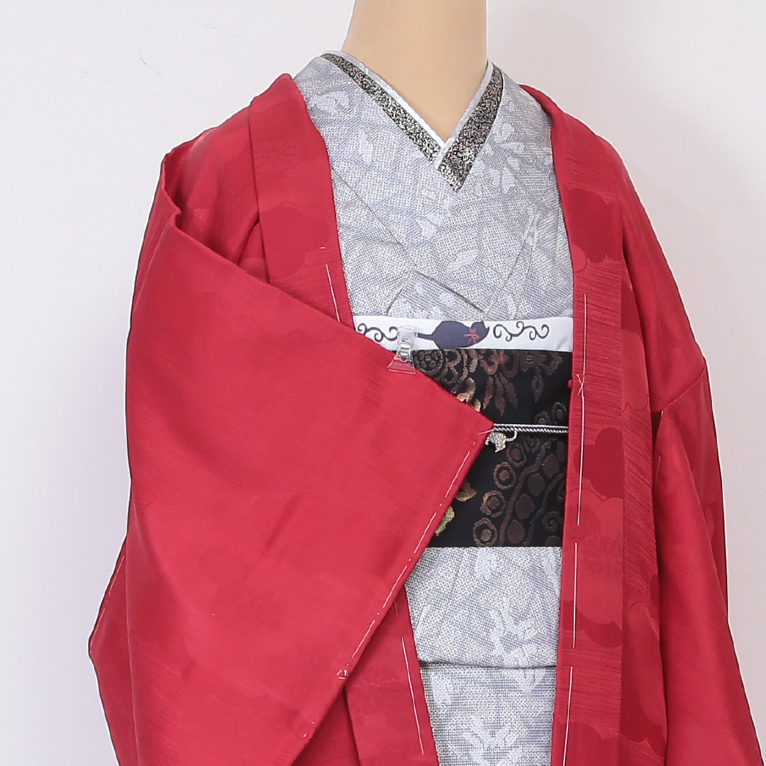 未使用品 洗える着物 羽織 袷 身丈82cm 裄丈64cm ポリエステル Sランク 紋意匠 (雲取に菊) カジュアル Mサイズ しつけ糸 赤系 RP 1232-06034