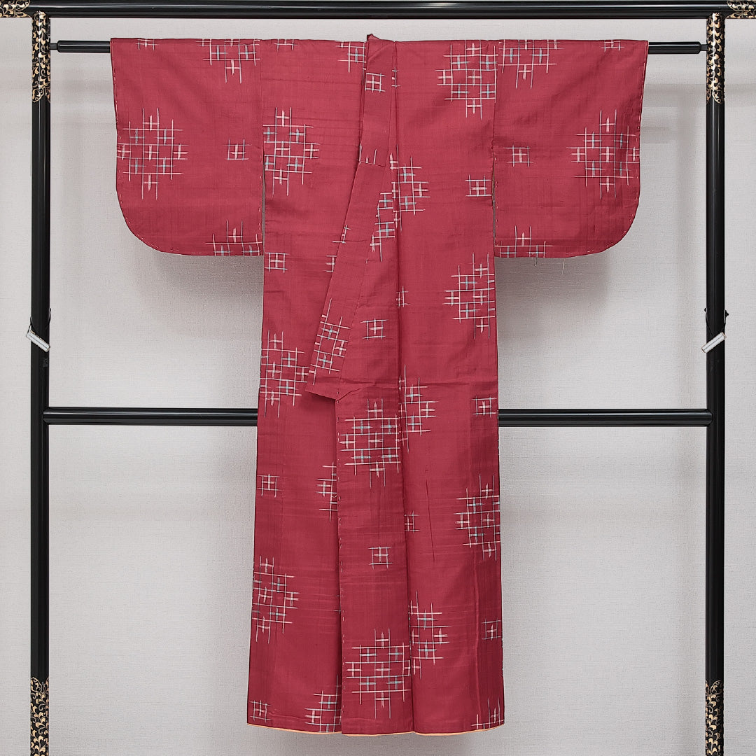 アンティーク 銘仙の着物 袷 身丈143cm 裄丈61cm 正絹 Bランク バチ衿 XSサイズ 井絣 赤系 RP 1223-14421