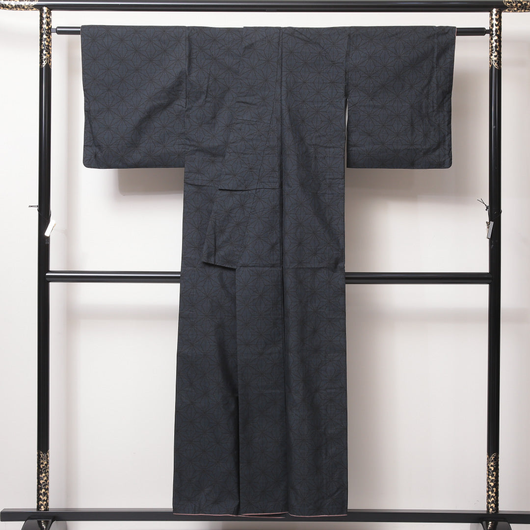 紬(大島紬) 袷 身丈150cm 裄丈62cm 正絹 Bランク Sサイズ 広衿 インフォーマル 麻の葉 紺系 1216-03527