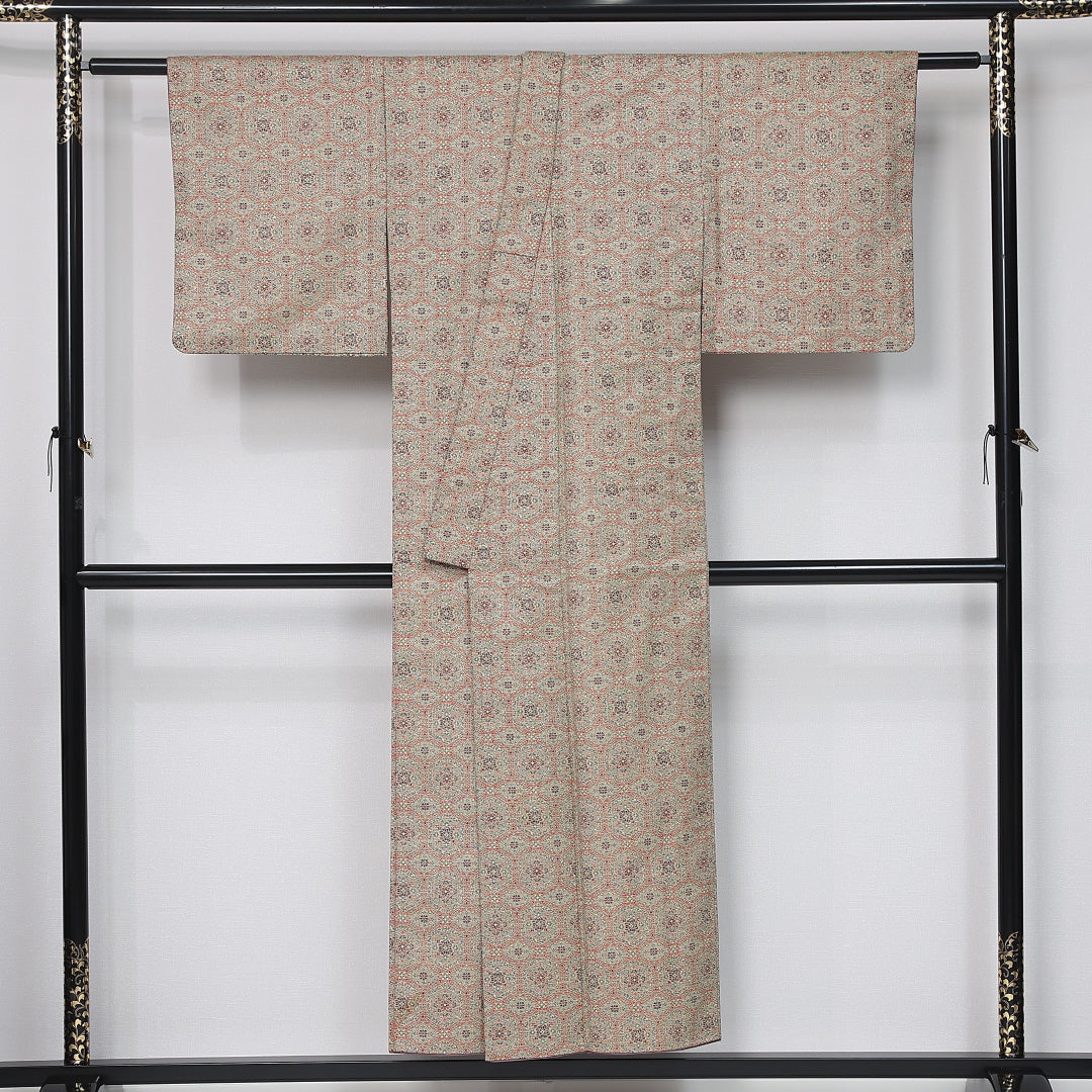 紬 身丈149cm 裄丈61.5cm Aランク XS 正絹 胴抜き バチ衿 オリエンタル 花菱亀甲 カジュアル ベージュ系 1216-12002