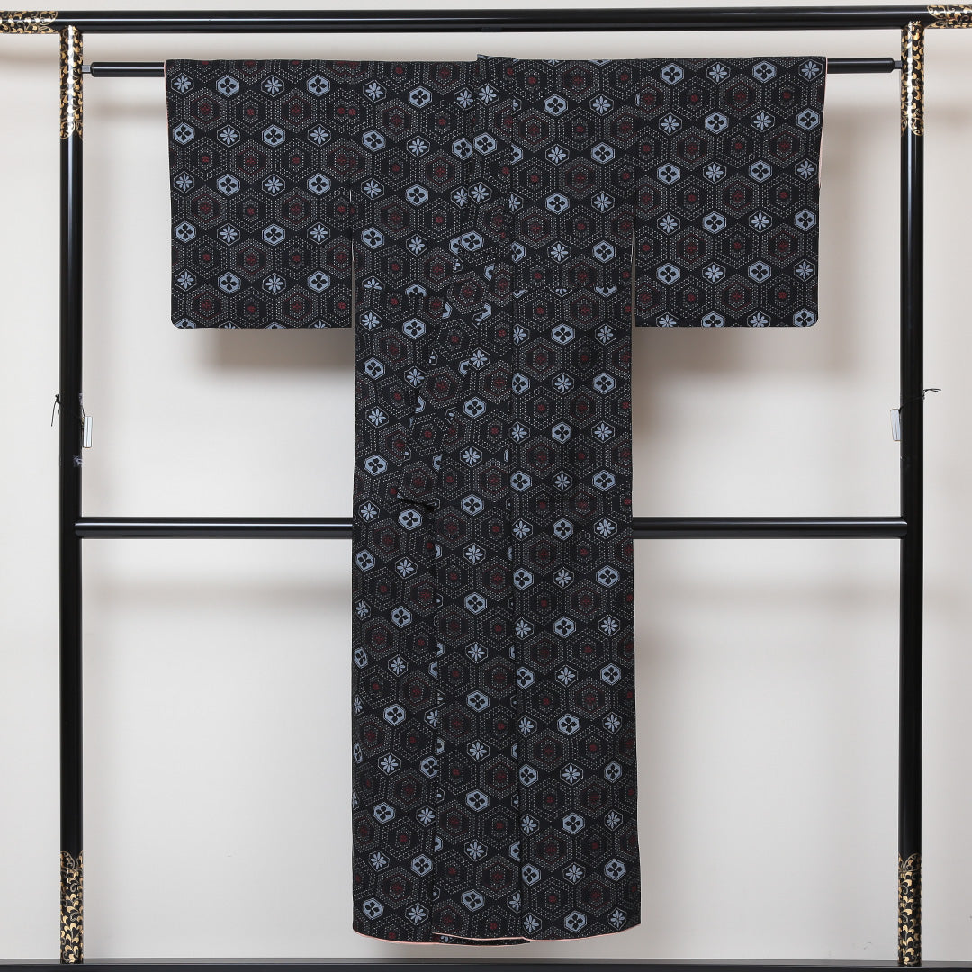 アンティーク 小紋 袷 身丈142cm 裄丈59cm 正絹 Aランク バチ衿 XSサイズ 亀甲 紺系 RP 1221-01441