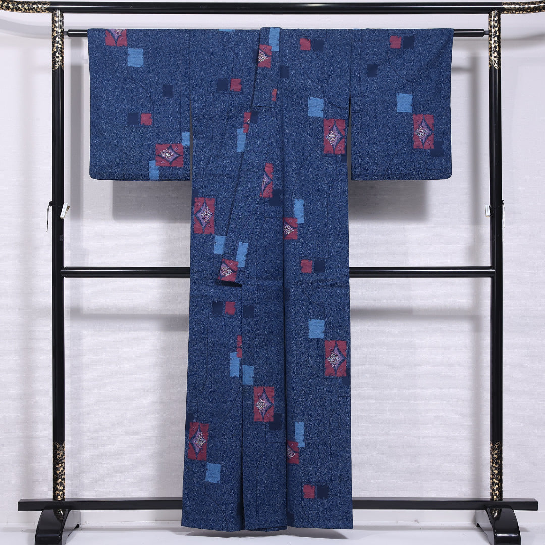 洗える着物 ウールの紬 単衣 身丈158cm 裄丈64cm ウール Cランク カジュアル バチ衿 Mサイズ 居敷当て 肩当て 創作柄 青系 HP 1223-11785