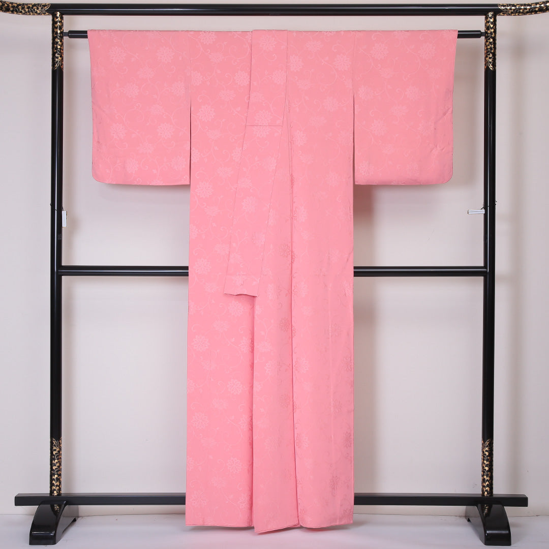 色無地 袷 身丈161cm 裄丈62cm 正絹 Sランク 一つ紋 (片喰) 紋意匠 (唐華) セミフォーマル 広衿 Lサイズ ピンク系 RP 1219-05244