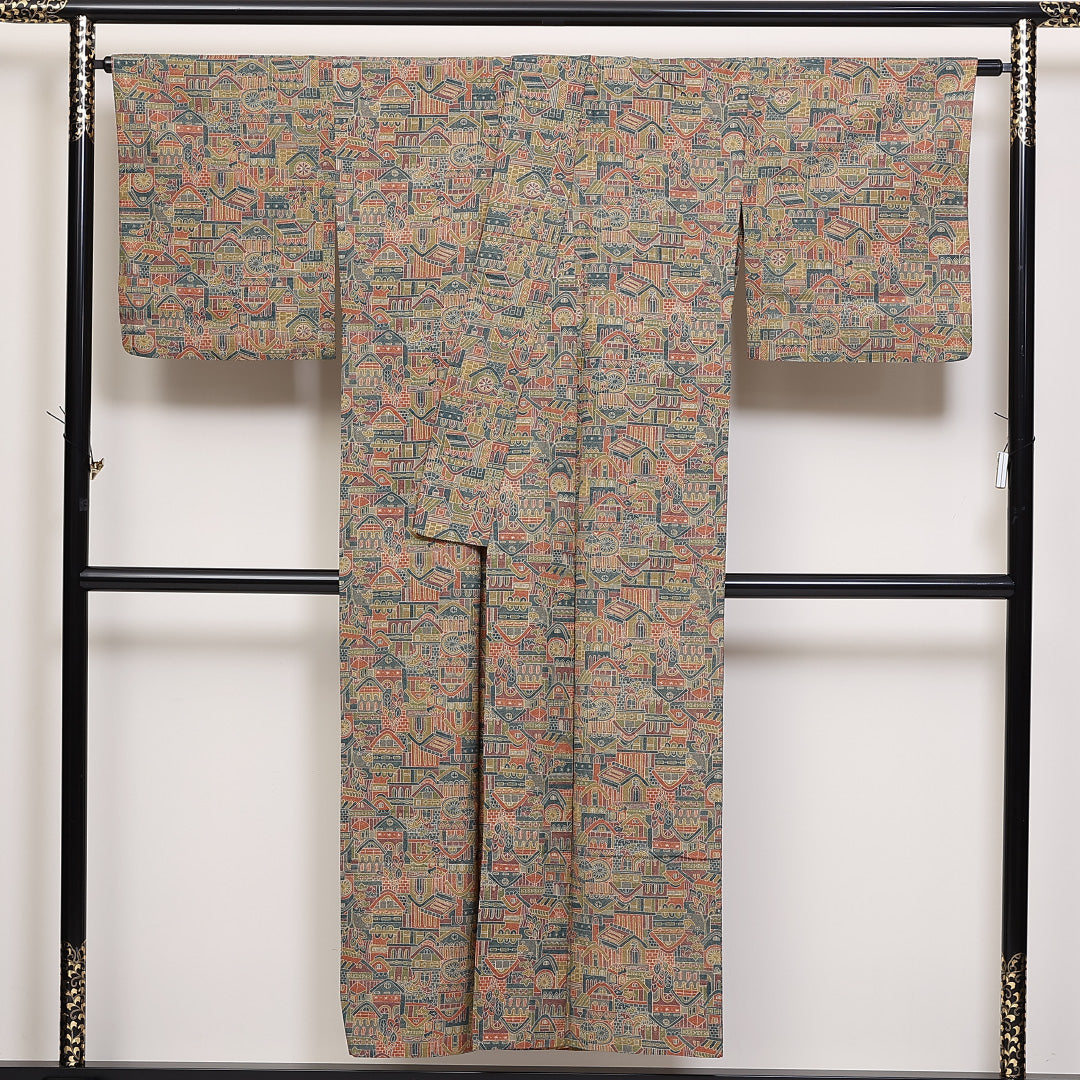 ウールの小紋 洗える着物 単衣 身丈149cm 裄丈65cm ウール Sランク XSサイズ 広衿 カジュアル 教会 風景柄 緑系 多色系 1215-02361