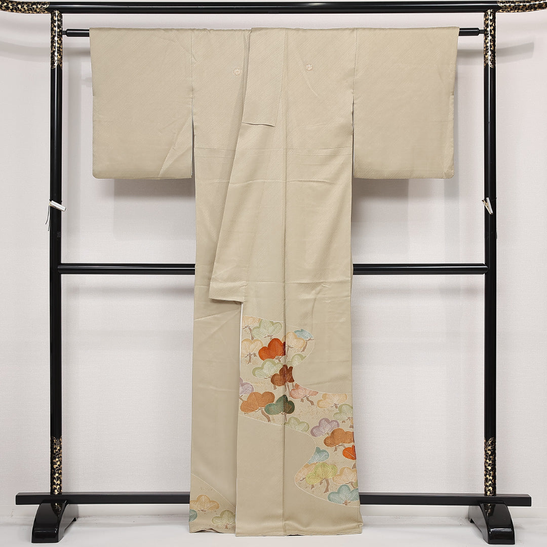 色留袖 五つ紋 丸に五三桐 身丈165cm 裄丈65cm Bランク 正絹 袷 比翼 広衿 XL 刺繍 金駒刺繍 松 フォーマル 抽象的 優しい 金系 1211-F0557