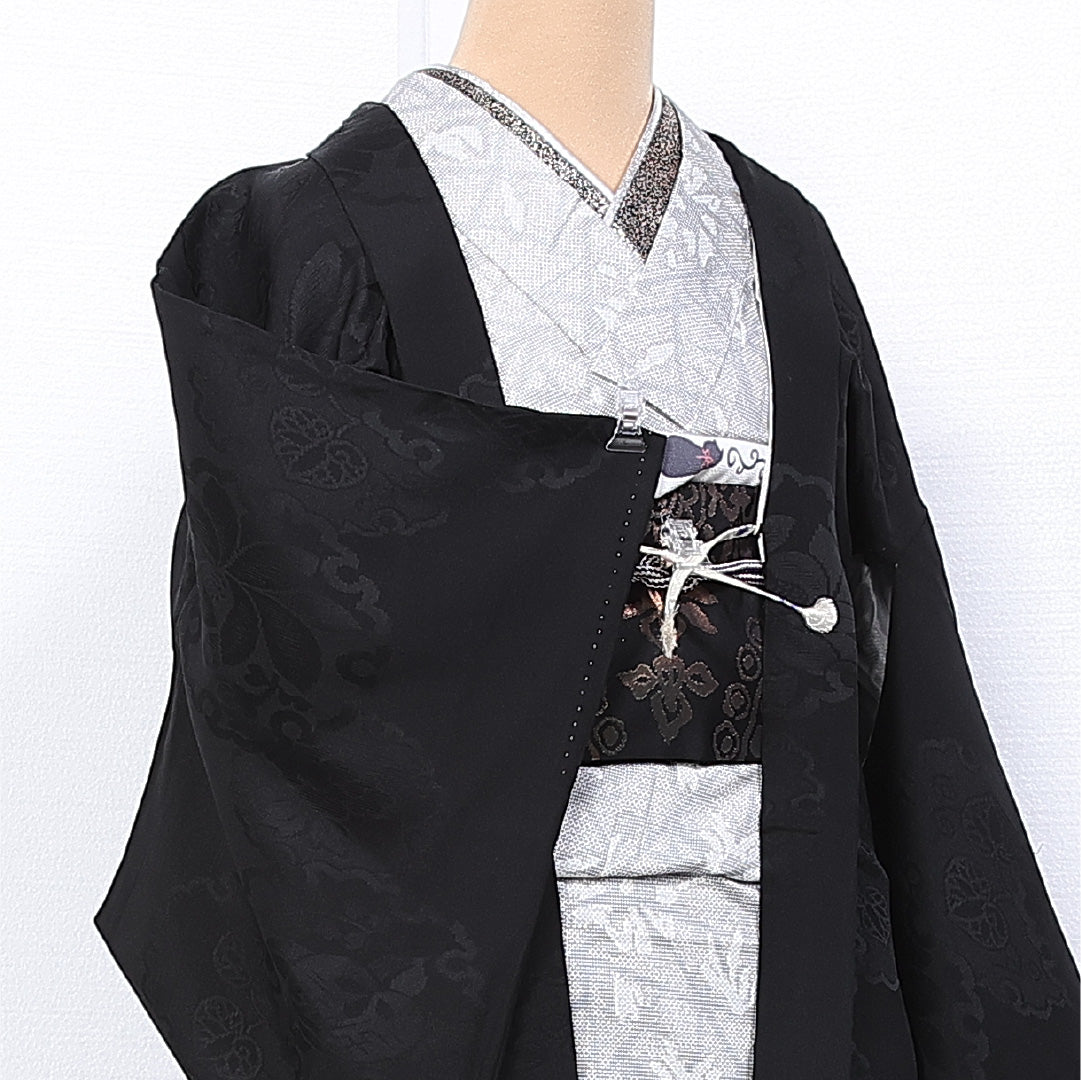 黒羽織 袷 身丈78cm 裄丈63cm 正絹 Aランク インフォーマル Sサイズ 織り出し 紐あり 牡丹 黒系 RP 1233-11127