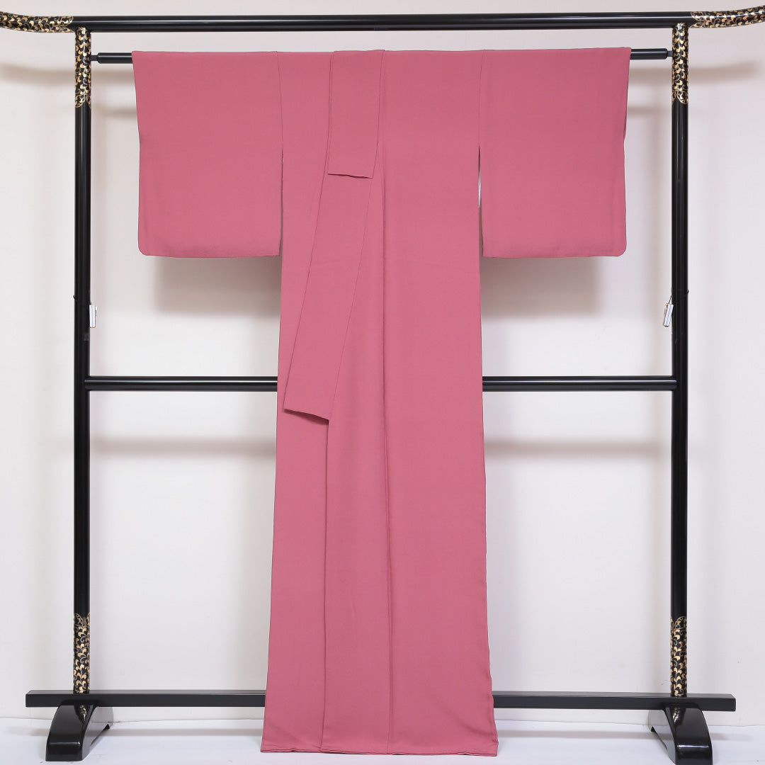 色無地 袷 身丈166cm 裄丈65cm 正絹 Sランク 一つ紋 (丸に梅鉢) セミフォーマル 広衿 XLサイズ 無地 ピンク系 M4 1219-05187