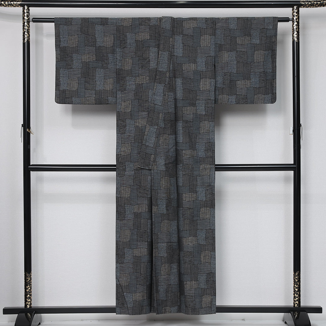 紬 単衣 身丈154cm 裄丈63cm 正絹 Cランク カジュアル バチ衿 Sサイズ 居敷当て 肩当て 創作柄 グレー系 HP 1223-11975