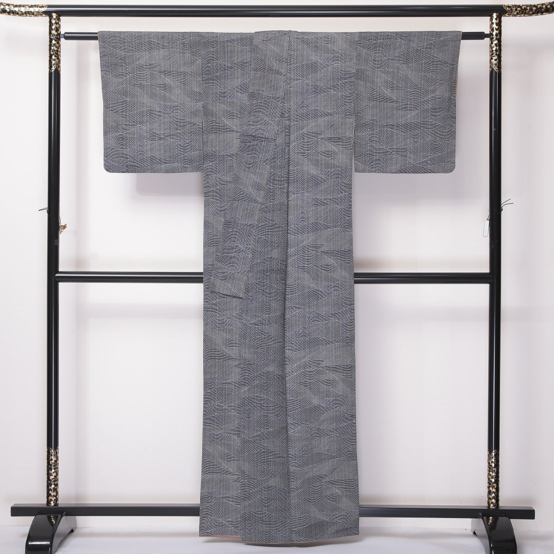 紬 袷 身丈161cm 裄63cm 正絹 波 漆糸 グレー系 Sランク 1216-01079