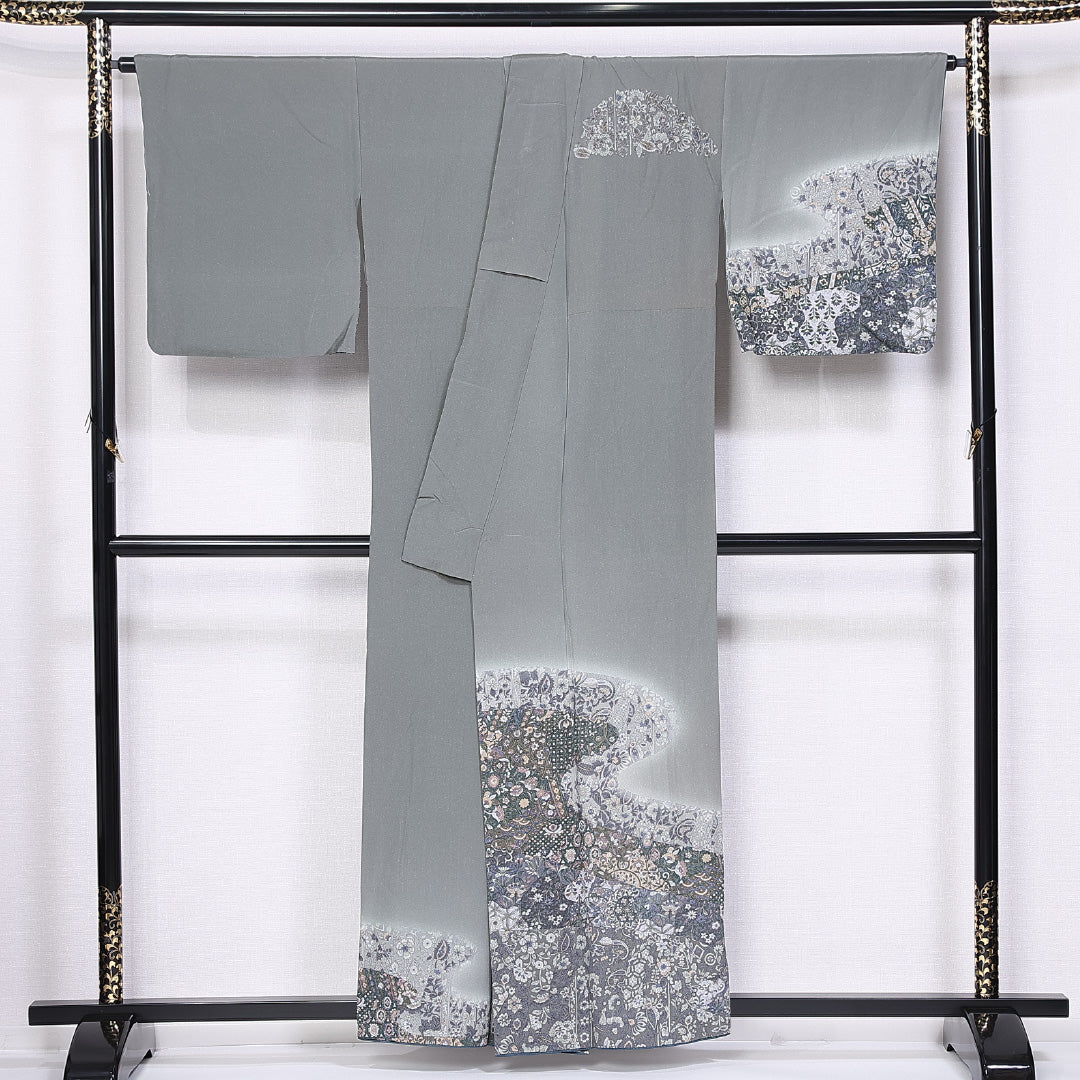 訪問着 (ちりめん) 袷 身丈150cm 裄丈66cm 正絹 Aランク セミフォーマル 広衿 Sサイズ 更紗 証紙 花柄 ちりめん グレー系 M4 1217-11209