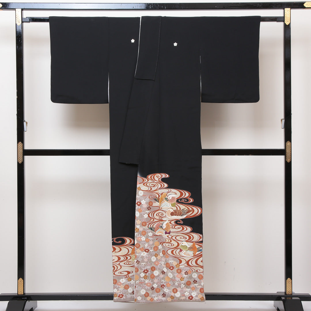 黒留袖 五つ紋 桔梗 身丈156cm 裄丈63cm Sランク 正絹 袷 広衿 M 落款 鴛鴦 流水 フォーマル 黒系 1211-F0161