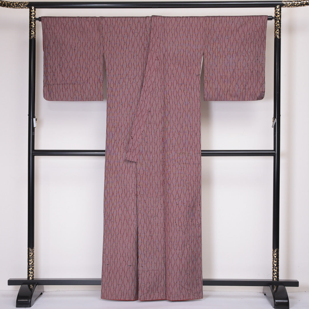 紬 袷 身丈160cm 裄68cm 正絹 よろけ縞 ひげ紬 赤系 Sランク 1216-00931